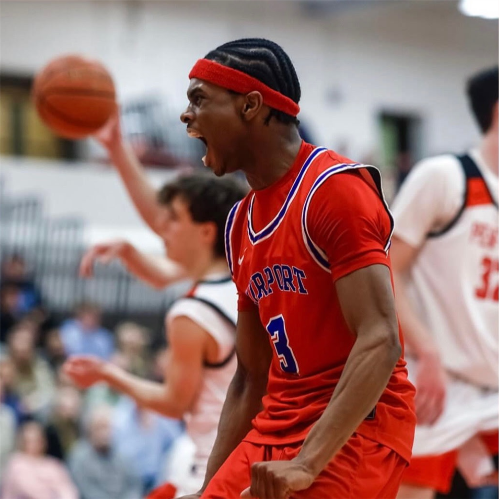  Picture of LaShard Lowry Jr. playing basketball.
